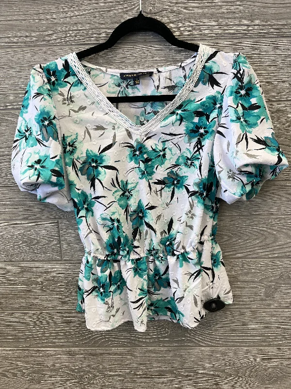 women's tops for those who want to stay on top of the latest fashion trends and wear pieces that are both stylish and on-trendTop Short Sleeve By Adrienne Vittadini In Green & White, Size: S