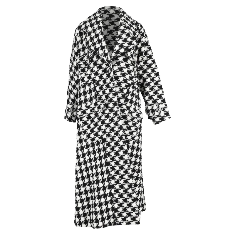 women's coats for those who believe in investing in quality fashionwomen's coats for those who believe in investing in quality fashionChanel Houndstooth Single-Breasted Coat with Pockets in Black and White Wool Tweed