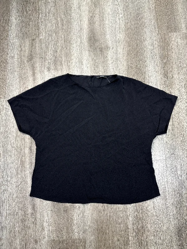 women's tops for those who want to create stylish and put-together outfits without spending a fortuneTop Short Sleeve By Uniqlo In Black, Size: Xs