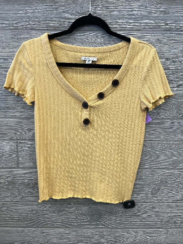 women's tops for those who appreciate subtle and muted tonesTop Short Sleeve By American Eagle In Yellow, Size: S