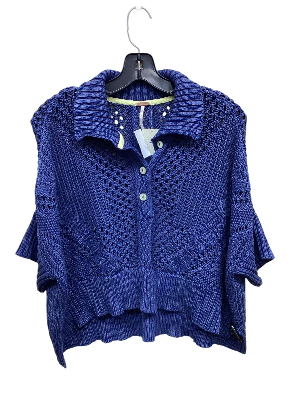 women's tops for those who want to create stylish and put-together outfits without spending a fortuneTop Short Sleeve By Free People In Blue, Size: Xl